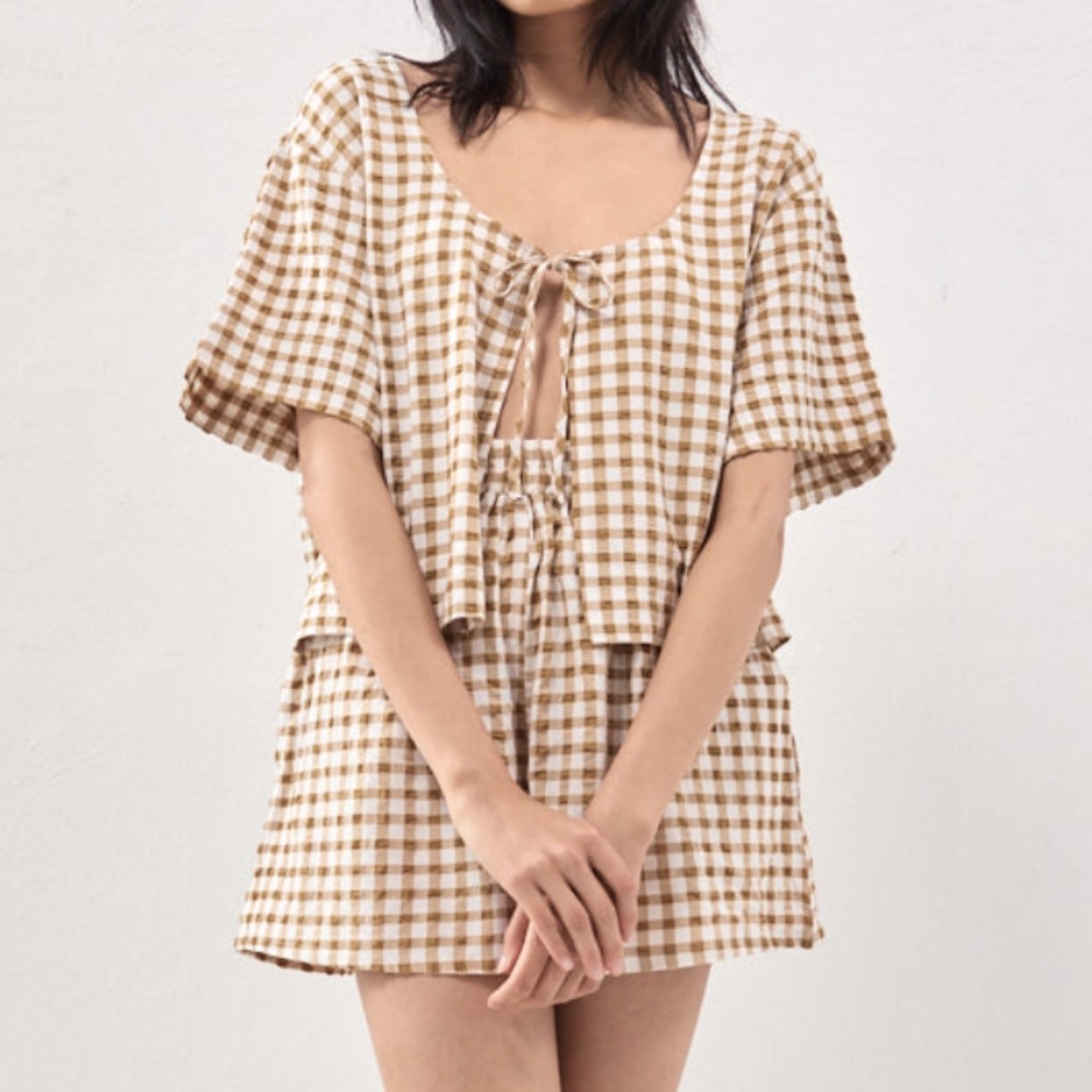 VRG GRL set in honey